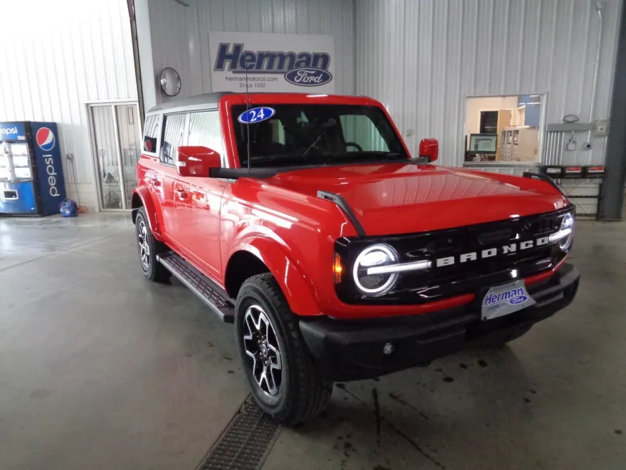 2024 Ford Bronco Outer Banks photo 1
