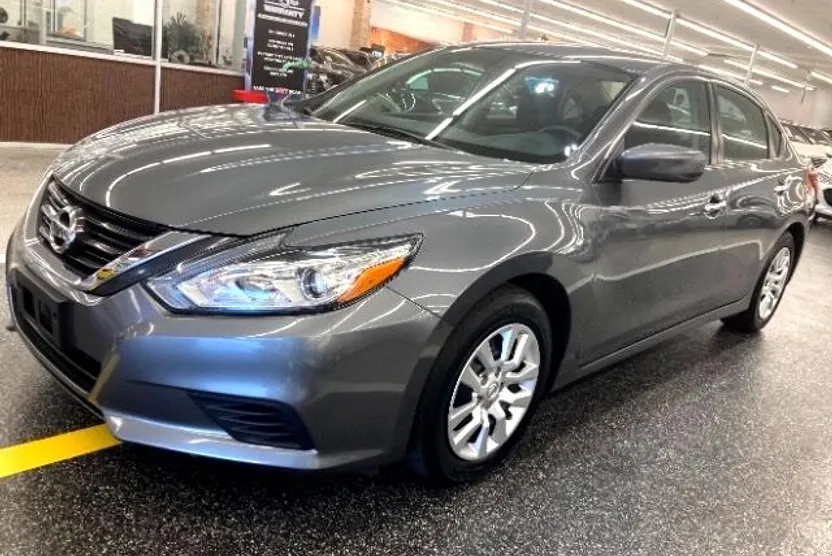 2016 Nissan Altima 2.5 S photo 1