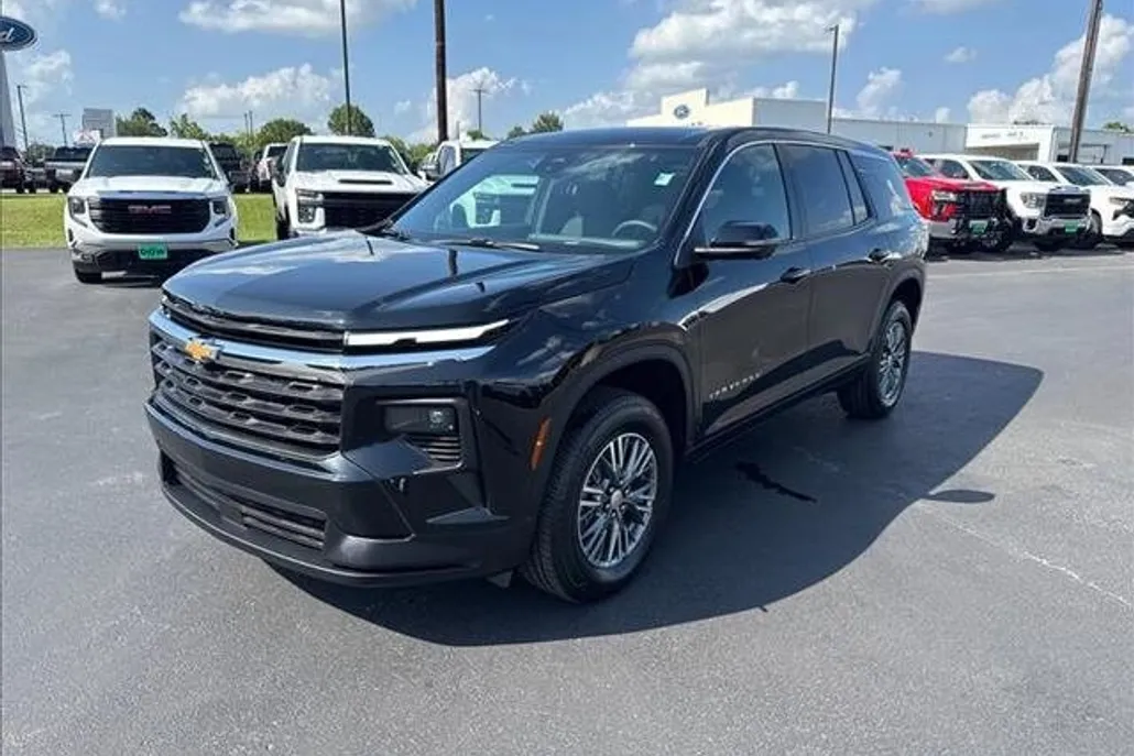 2024 Chevrolet Traverse LS photo 1