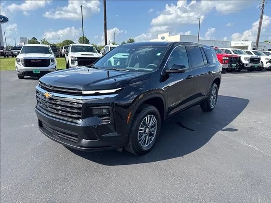 2024 Chevrolet Traverse LS photo 1