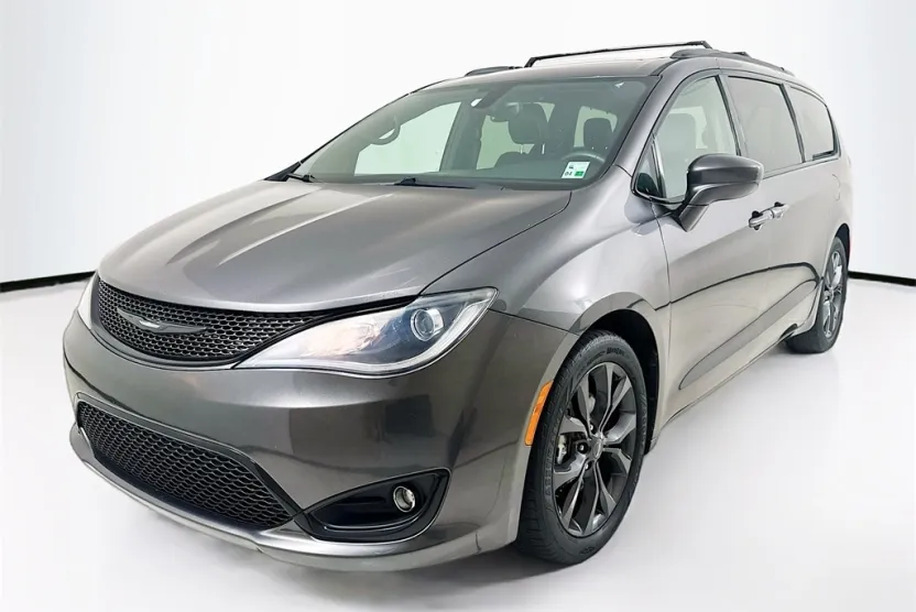 2019 Chrysler Pacifica Touring Plus photo 1