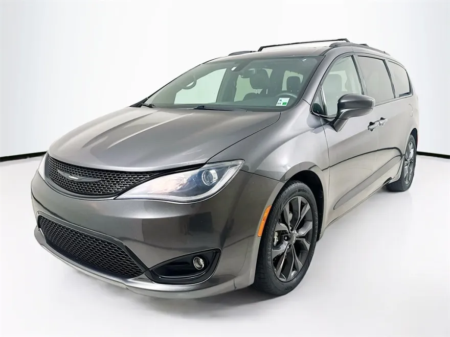 2019 Chrysler Pacifica Touring Plus photo 1