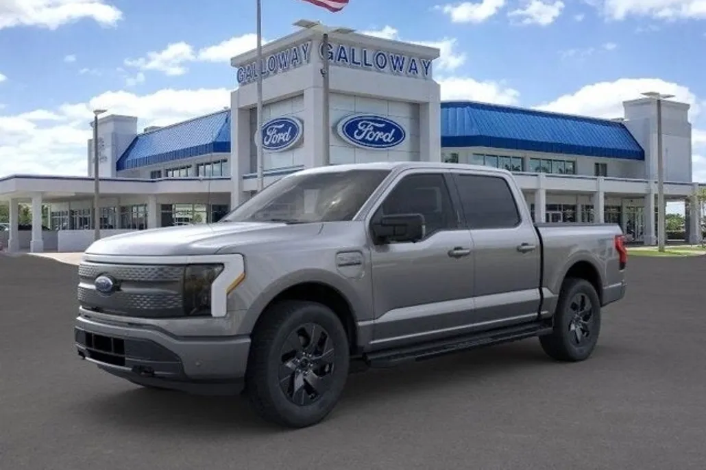 2023 Ford F-150 Lightning XLT photo 1