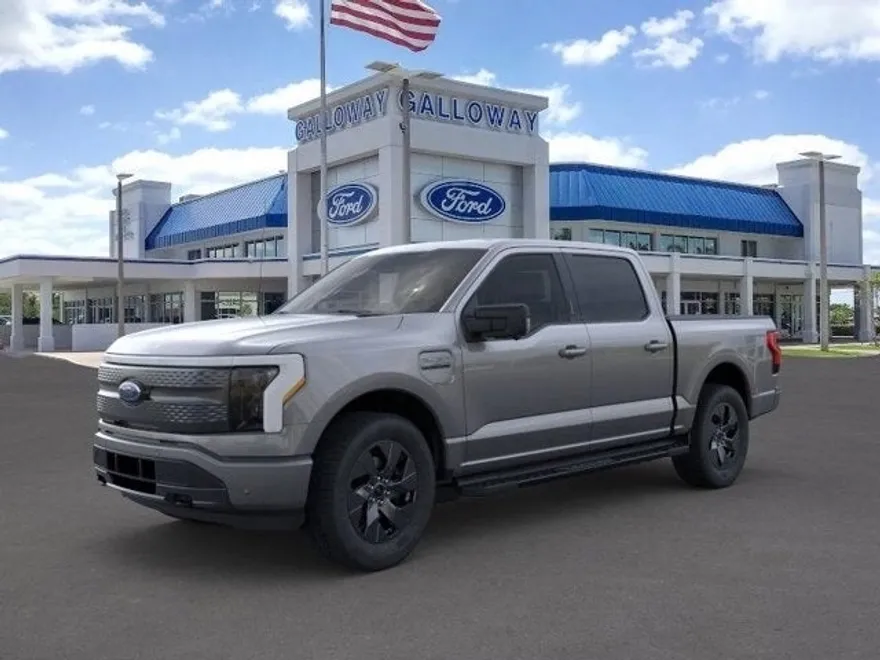 2023 Ford F-150 Lightning XLT photo 1