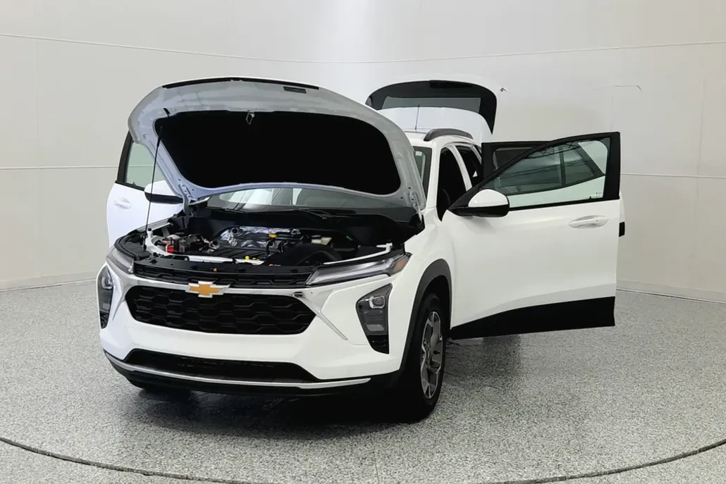 2025 Chevrolet Trax LT photo 1