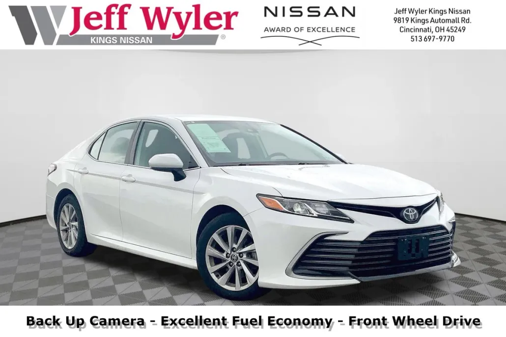 2022 Toyota Camry LE photo 1