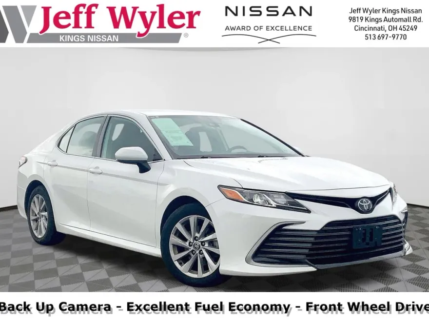 2022 Toyota Camry LE photo 1