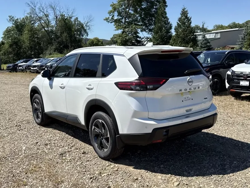 2026 Nissan Rogue SV photo 1
