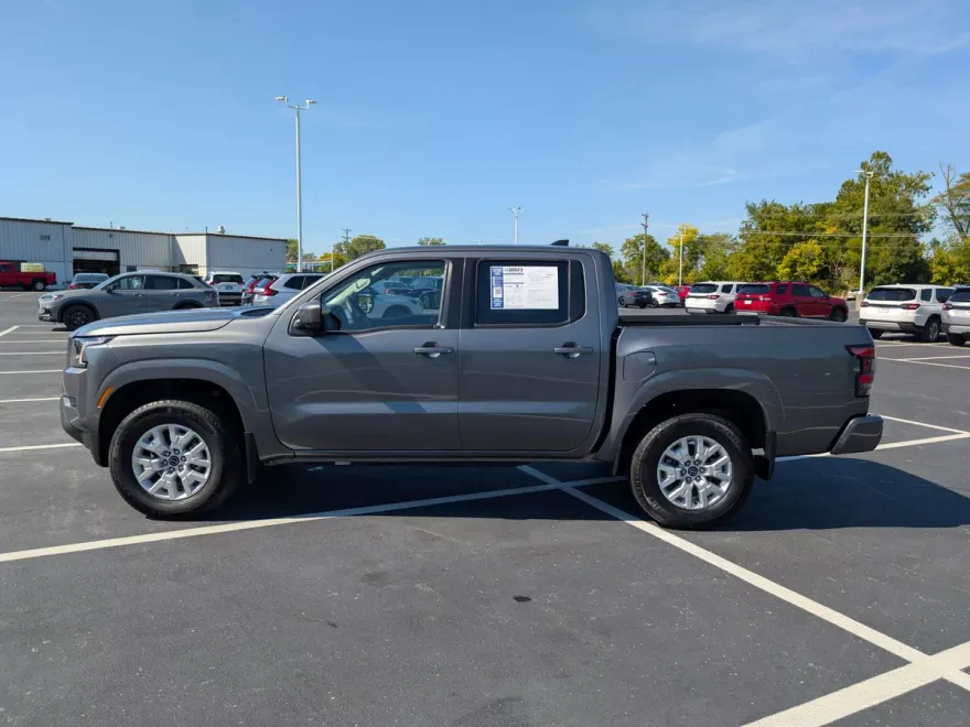 2023 Nissan Frontier SV photo 1