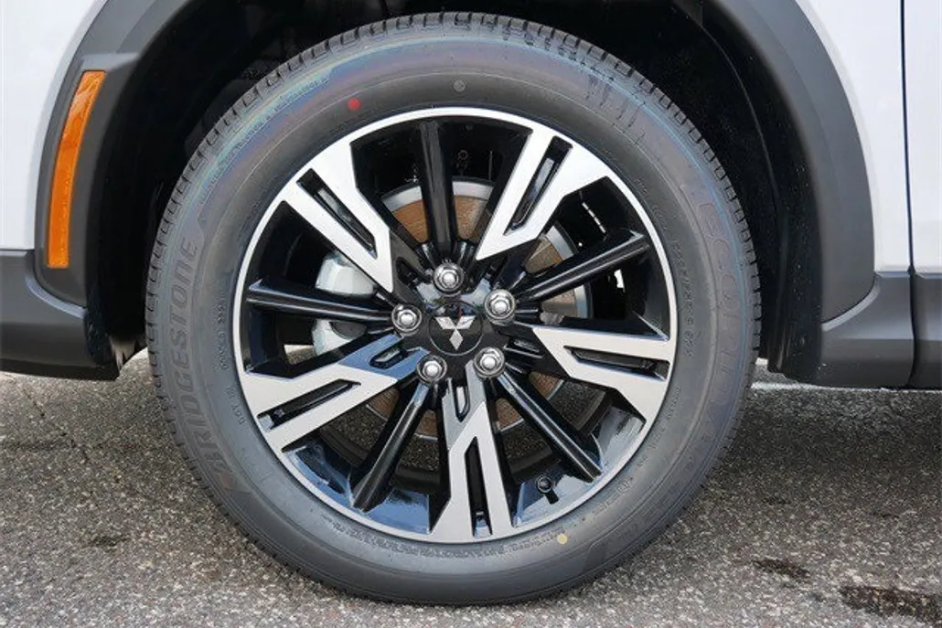2025 Mitsubishi Eclipse Cross SE photo 1