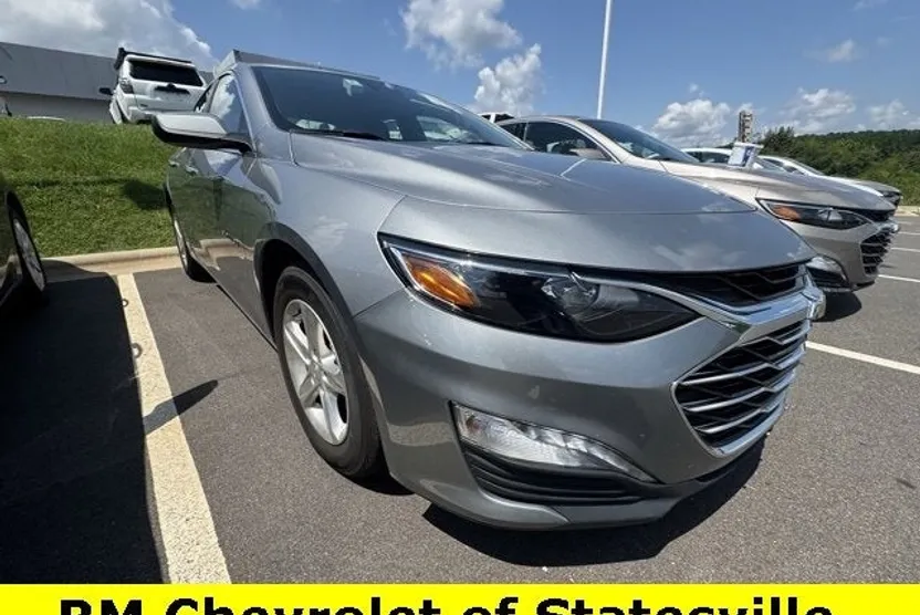 2023 Chevrolet Malibu 1LT photo 1