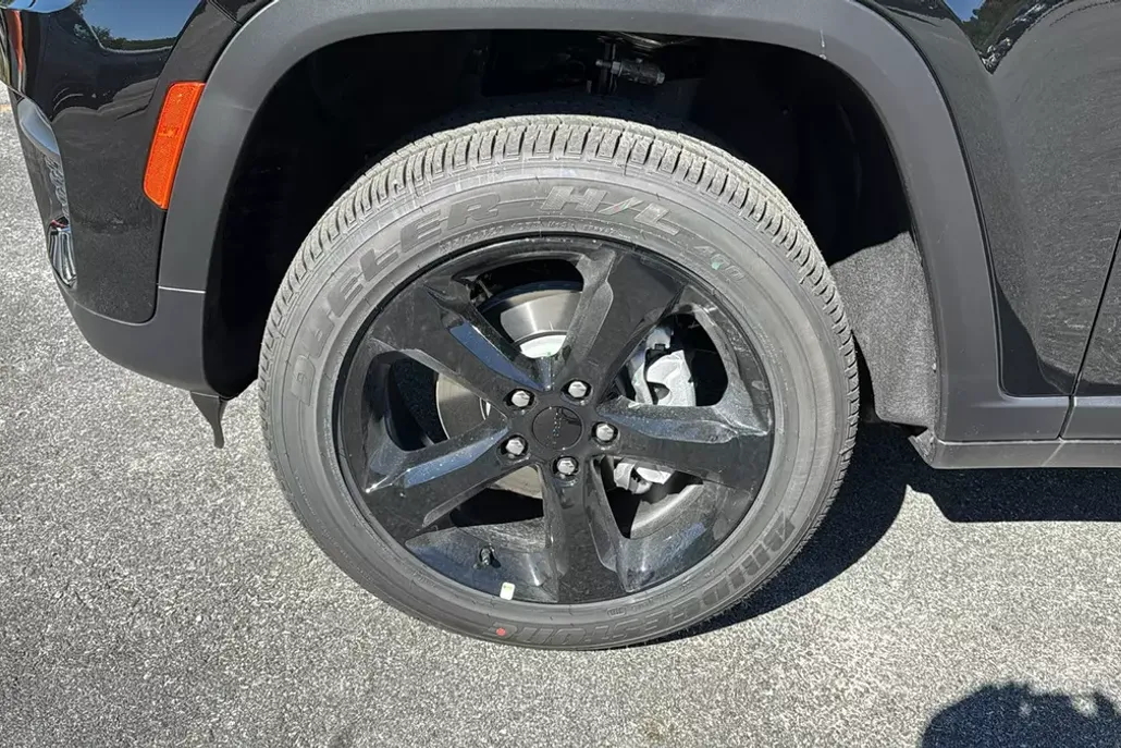 2025 Jeep Grand Cherokee Altitude photo 1
