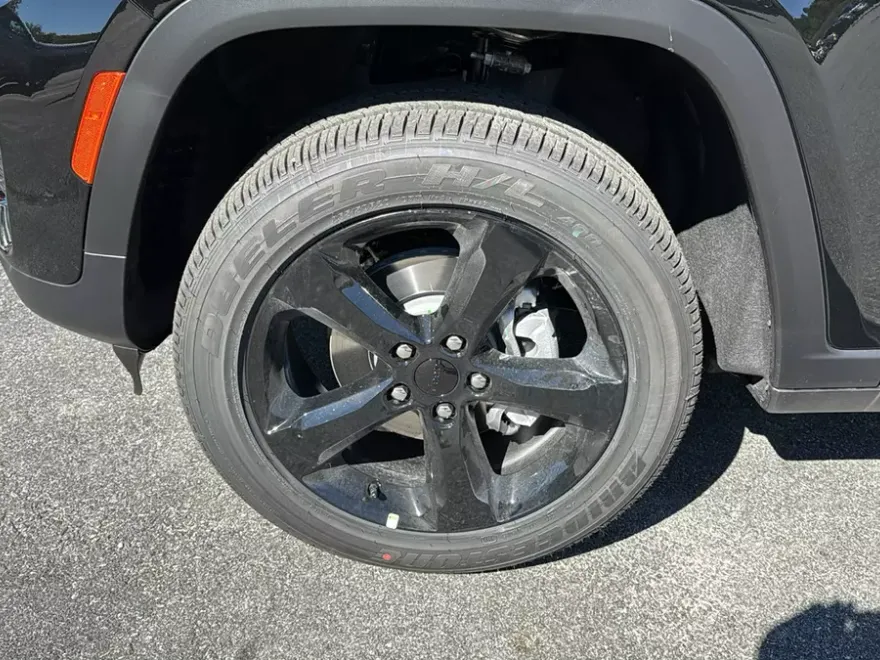 2025 Jeep Grand Cherokee Altitude photo 1