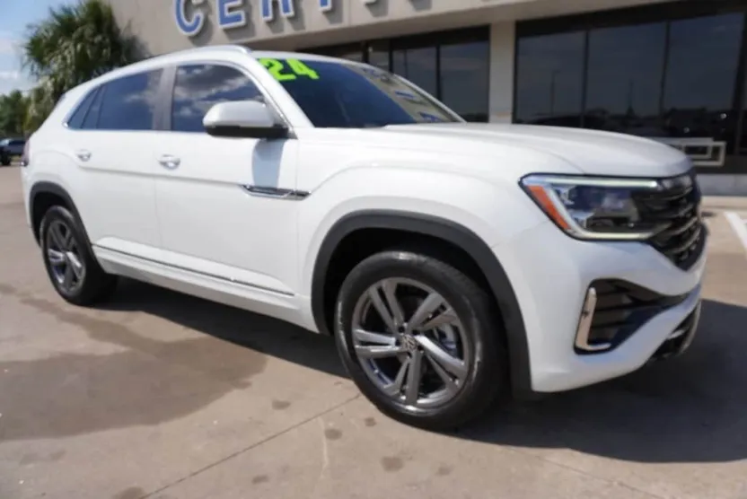 2024 Volkswagen Atlas Cross Sport SEL R-Line photo 1