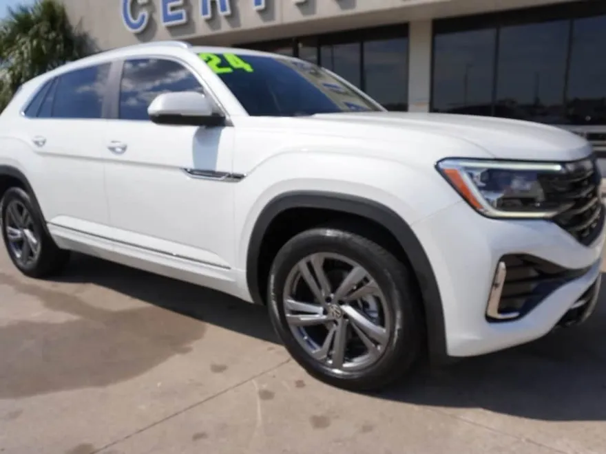 2024 Volkswagen Atlas Cross Sport SEL R-Line photo 1