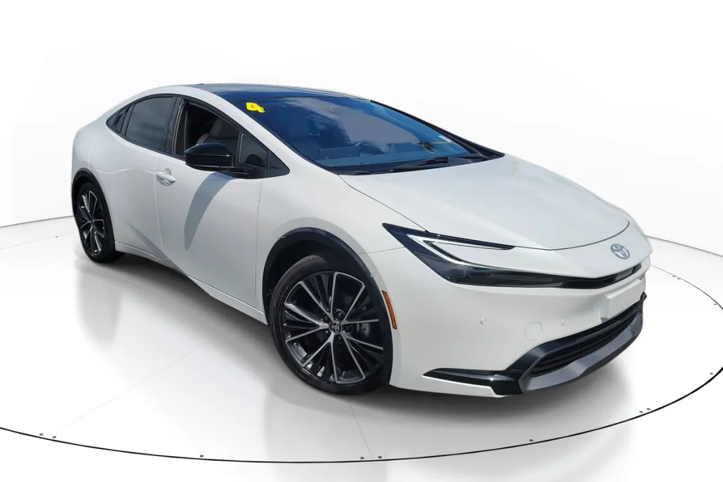 2024 Toyota Prius XLE photo 1