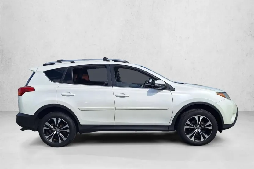2015 Toyota RAV4 Limited photo 1