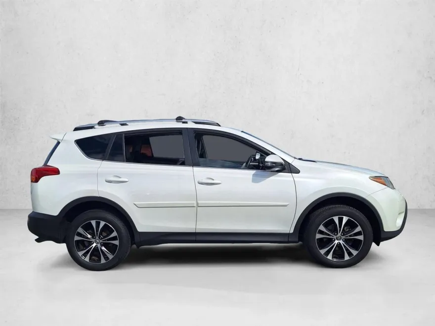 2015 Toyota RAV4 Limited photo 1