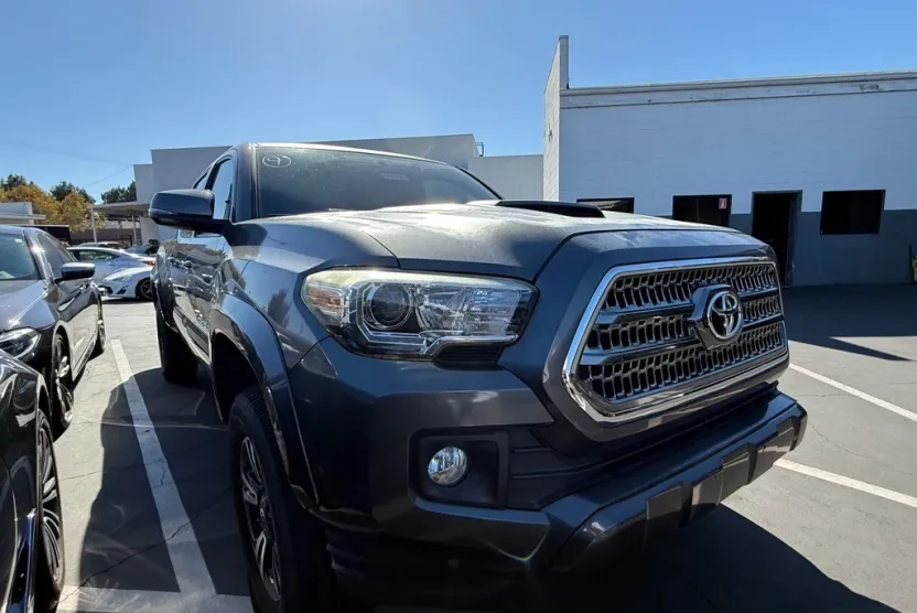 2017 Toyota Tacoma TRD Sport photo 1