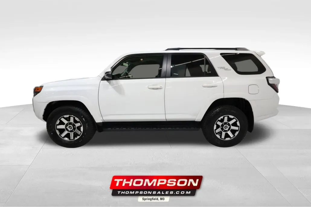 2024 Toyota 4Runner TRD Off-Road Premium photo 1