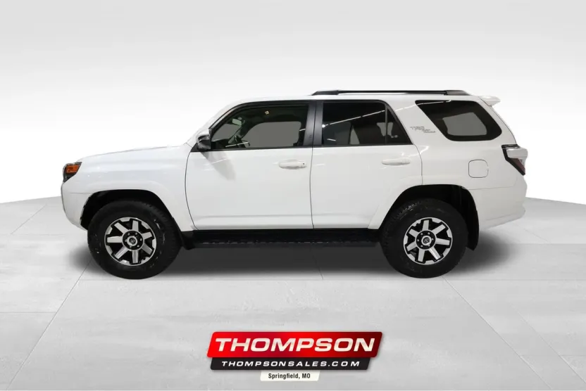 2024 Toyota 4Runner TRD Off-Road Premium photo 1