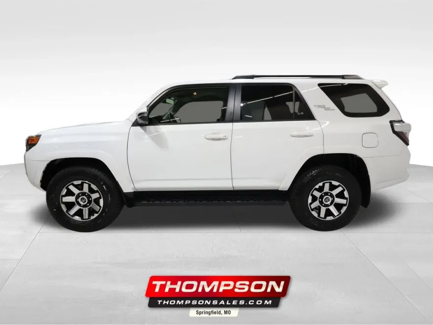 2024 Toyota 4Runner TRD Off-Road Premium photo 1