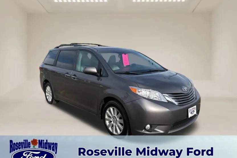 2017 Toyota Sienna XLE photo 1