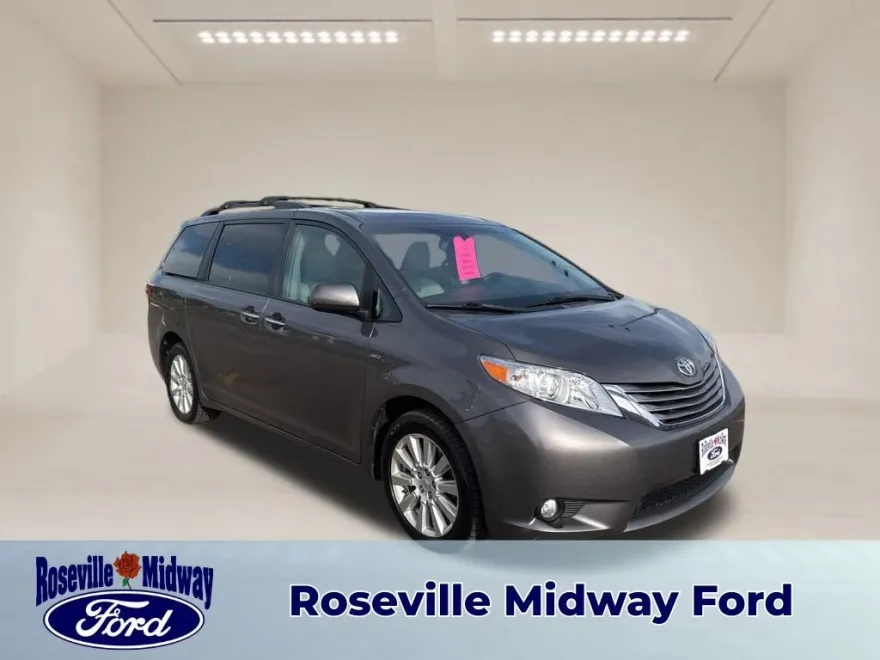 2017 Toyota Sienna XLE photo 1