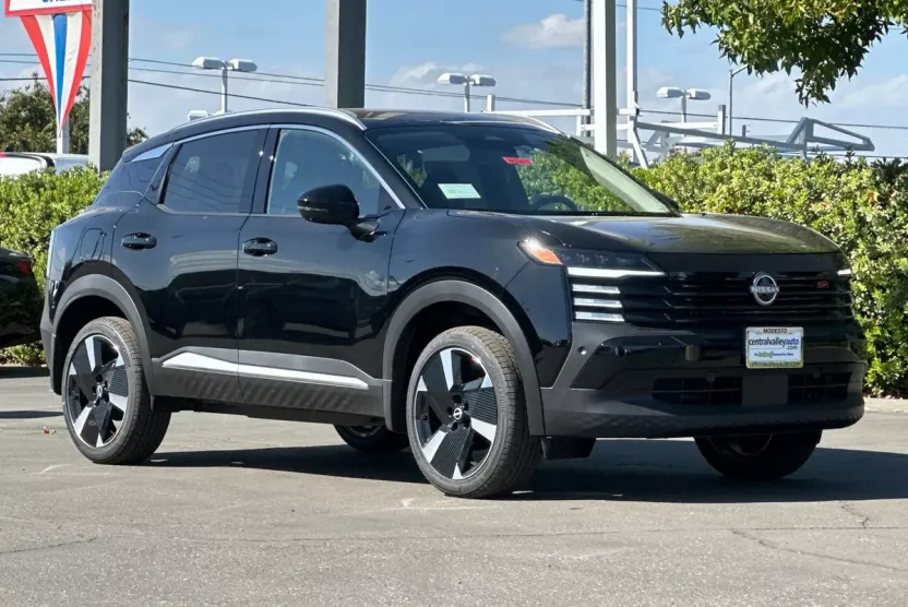 2026 Nissan Kicks SR photo 1