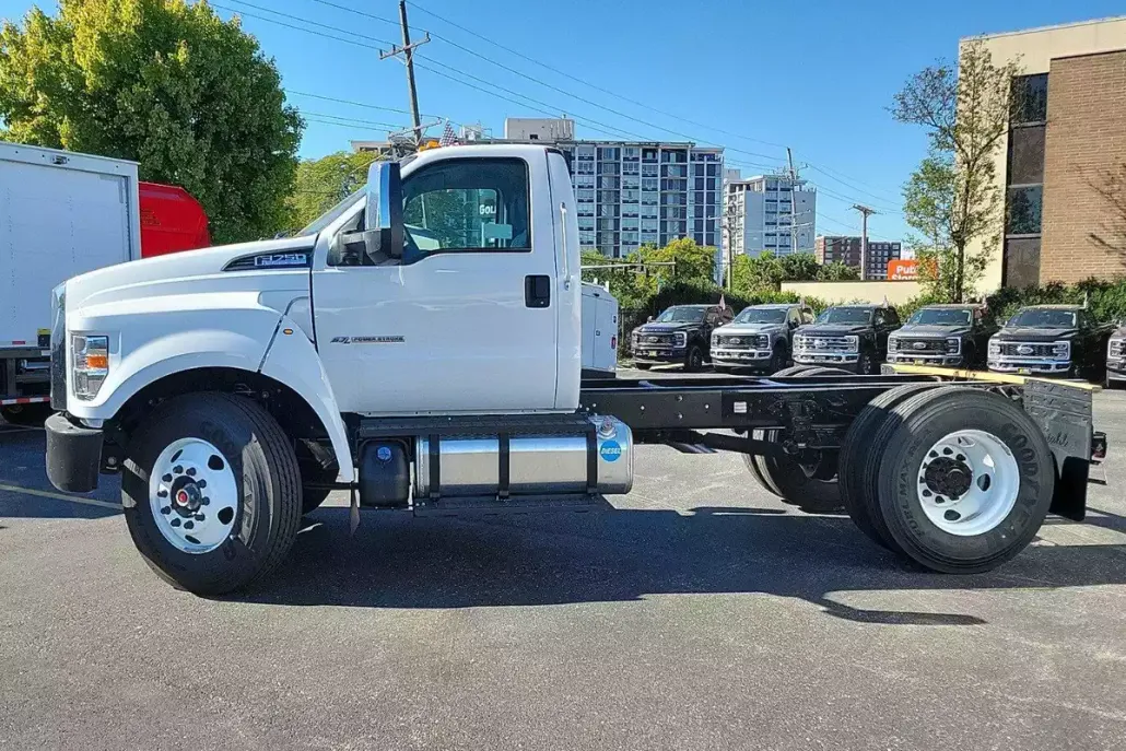 2025 Ford F-750 Regular Cab photo 1