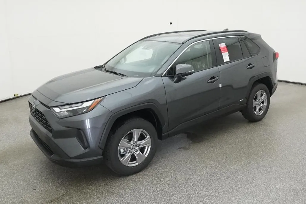 2025 Toyota RAV4 Hybrid XLE photo 1