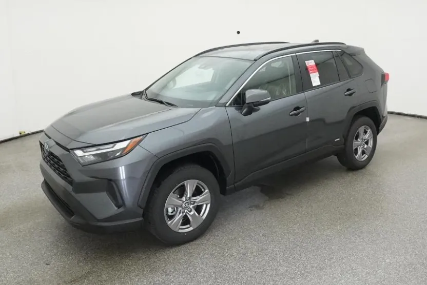 2025 Toyota RAV4 Hybrid XLE photo 1