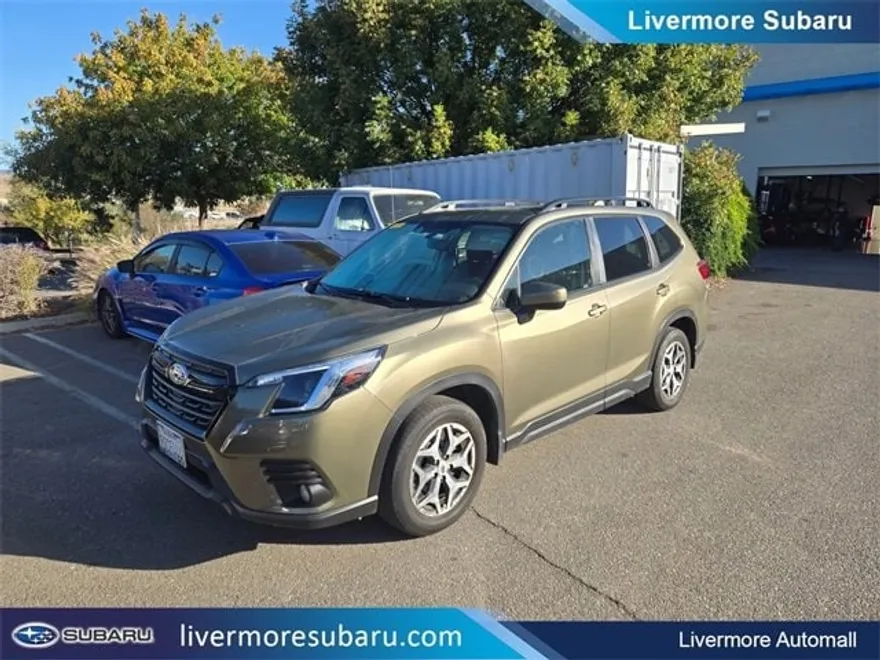 2022 Subaru Forester Premium photo 1