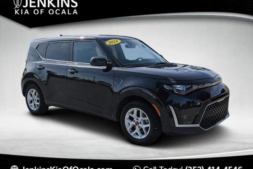 2024 Kia Soul LX photo 1