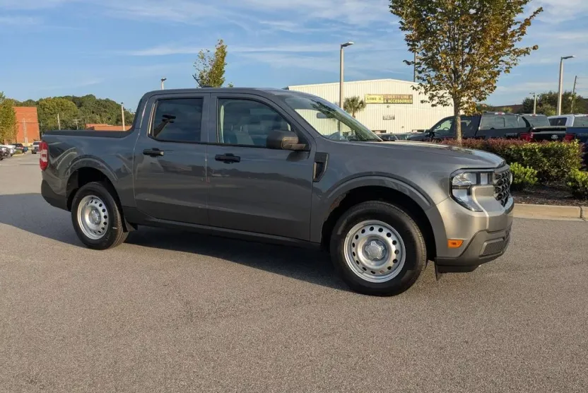 2025 Ford Maverick XL photo 1