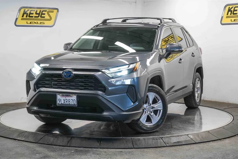 2024 Toyota RAV4 Hybrid XLE photo 1