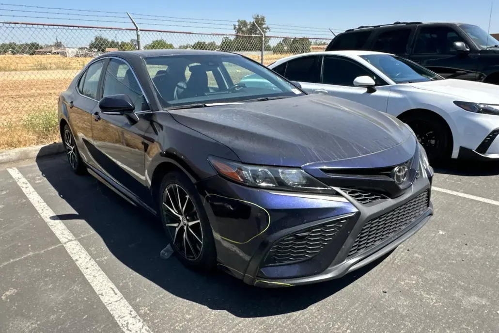 2022 Toyota Camry SE photo 1
