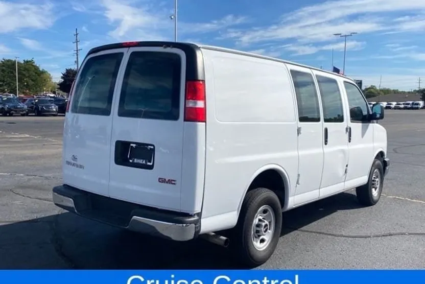2022 Gmc Savana Cargo 2500 photo 1