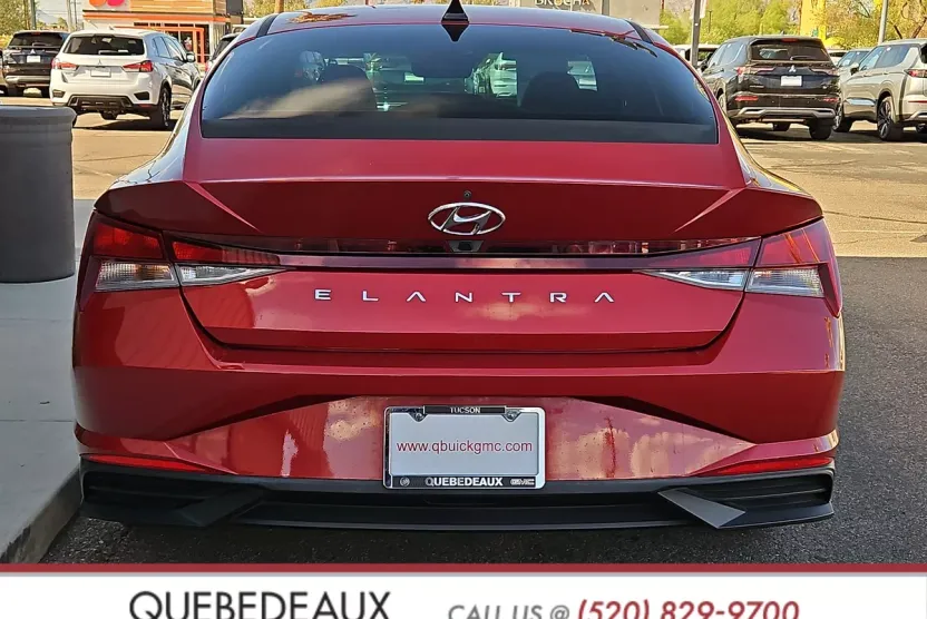 2021 Hyundai Elantra SEL photo 1