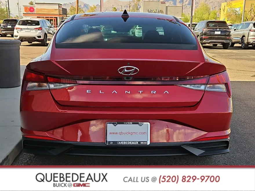2021 Hyundai Elantra SEL photo 1