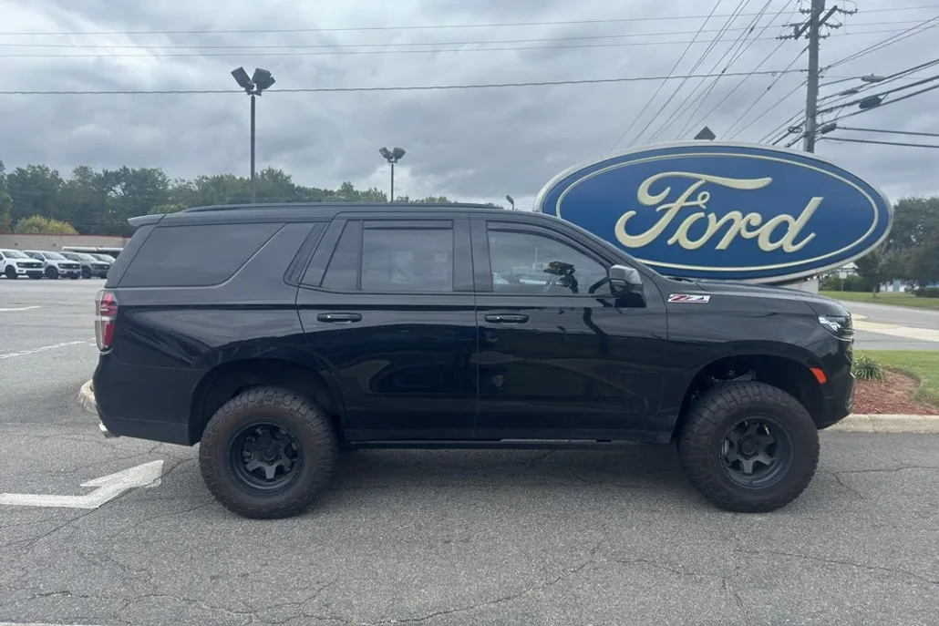 2024 Chevrolet Tahoe Z71 photo 1