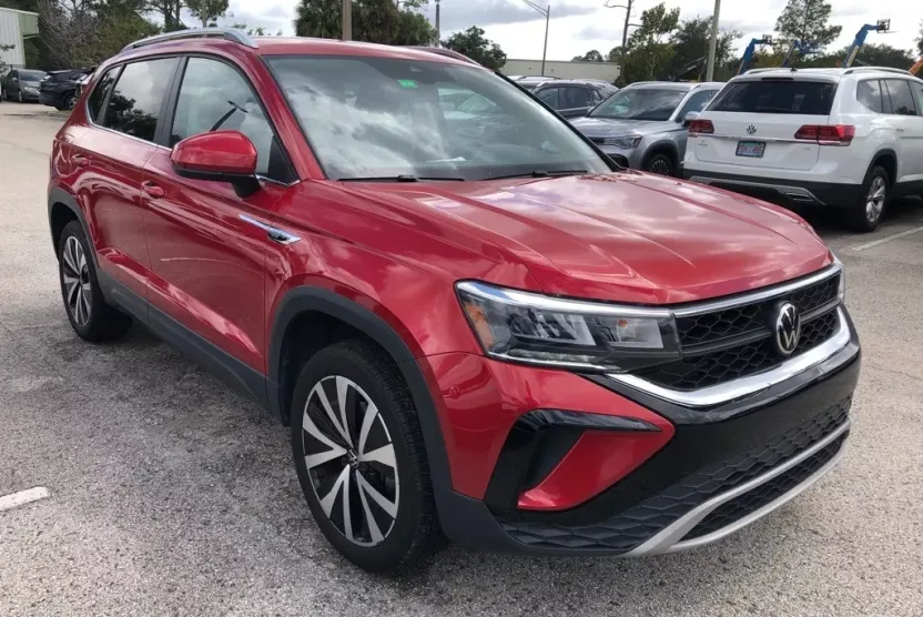 2022 Volkswagen Taos SE photo 1