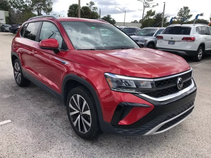 2022 Volkswagen Taos SE photo 1