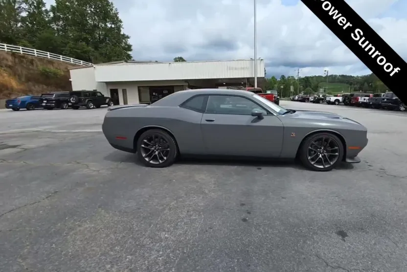 2023 Dodge Challenger R/T Scat Pack photo 1