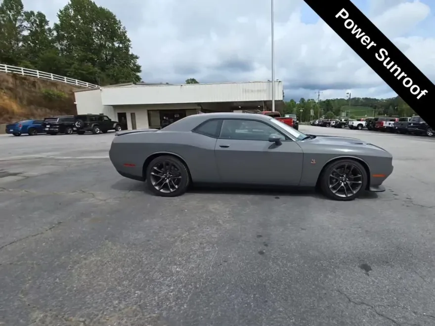 2023 Dodge Challenger R/T Scat Pack photo 1