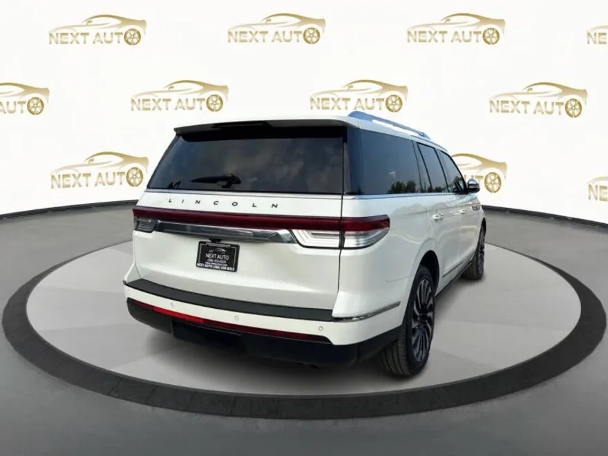 2024 Lincoln Navigator Black Label photo 1