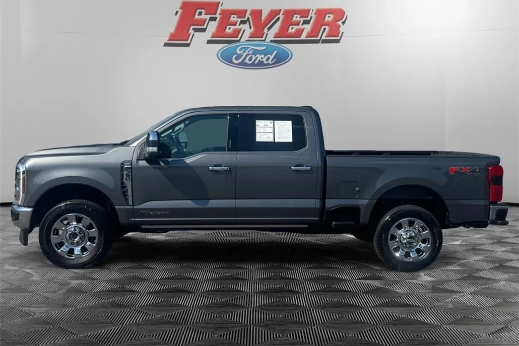 2024 Ford F-350 Lariat photo 1