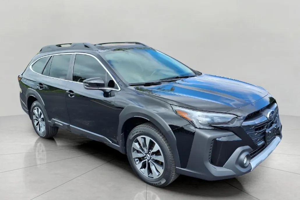 2023 Subaru Outback Limited XT photo 1
