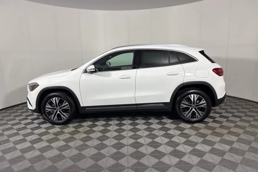 2025 Mercedes Benz GLA 250 4MATIC photo 1