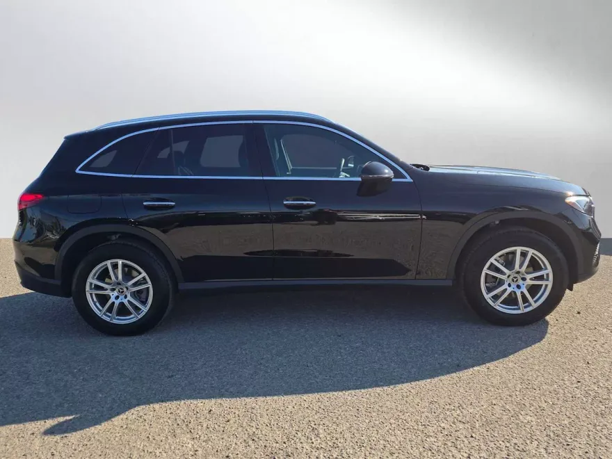 2025 Mercedes Benz GLC 300 4MATIC photo 1